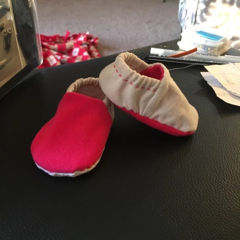 Reversible handmade baby shoes